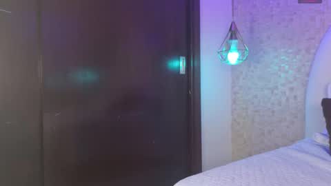 aria_sm online show from November 2025 07:46:02 PM