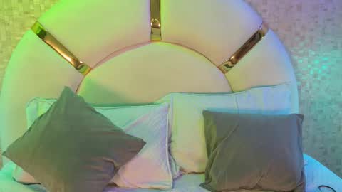 aria_sm online show from December 2025 03:12:02 AM