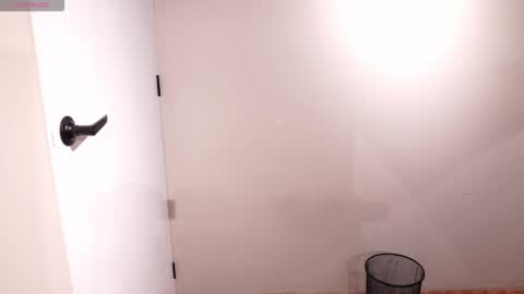 Snapshot of ariaa_isabell chatting on October 2025 06:10:02 PM Ariaa online show from October 2025 06:10:02 PM