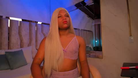 ariana_grande233 online show from February 2026 11:37:01 AM