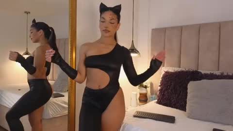 Snapshot of arianaa_miller_ chatting on October 2025 08:05:01 PM Ariana online show from October 2025 08:05:01 PM