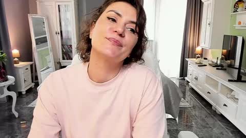 Snapshot of arianasage_ chatting on May 2026 10:56:02 AM Ana online show from May 2026 10:56:02 AM