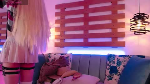 Ari  online show from October 2025 01:42:02 PM