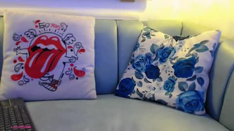 Ari  online show from October 2025 12:44:02 PM