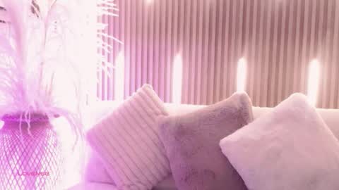 Ari  online show from November 2025 01:32:02 PM