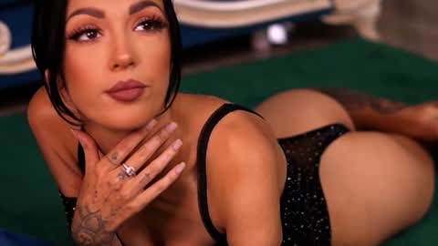 Snapshot of arianna_clover chatting on October 2025 05:11:02 PM Arry online show from October 2025 05:11:02 PM