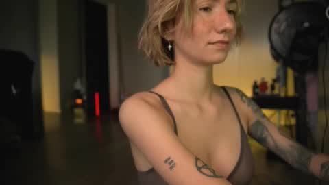 Olivka online show from March 2025 05:35:01 AM