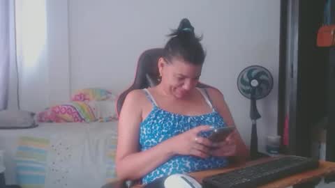 Snapshot of ariannaloovel chatting on April 2026 06:05:02 PM ariannaloovel online show from April 2026 06:05:02 PM