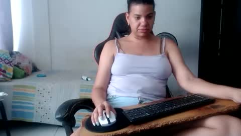 Snapshot of ariannaloovel chatting on April 2026 06:03:02 PM ariannaloovel online show from April 2026 06:03:02 PM