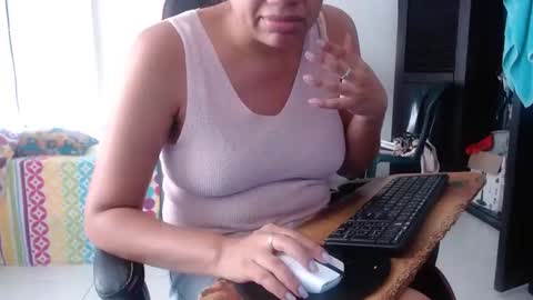 Snapshot of ariannaloovel chatting on May 2026 04:04:01 PM ariannaloovel online show from May 2026 04:04:01 PM