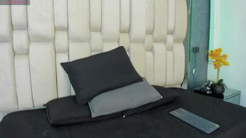 Welcome to Ari room online show from May 2026 08:25:01 PM