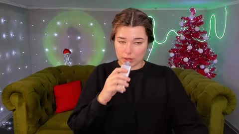 Snapshot of arigraynor chatting on December 2024 09:14:01 AM Ari online show from December 2024 09:14:01 AM