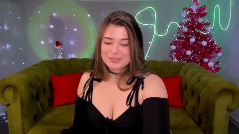 Snapshot of arigraynor chatting on December 2024 07:18:02 PM Ari online show from December 2024 07:18:02 PM