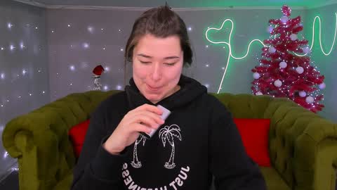 Snapshot of arigraynor chatting on December 2024 09:17:02 AM Ari online show from December 2024 09:17:02 AM