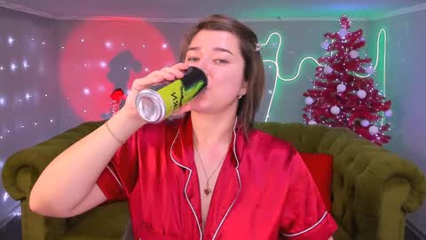 Snapshot of arigraynor chatting on December 2024 09:10:01 AM Ari online show from December 2024 09:10:01 AM