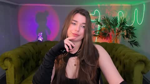 Snapshot of arigraynor chatting on February 2025 05:40:02 PM Ari online show from February 2025 05:40:02 PM