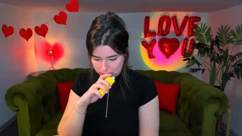 Snapshot of arigraynor chatting on February 2025 05:37:02 PM Ari online show from February 2025 05:37:02 PM