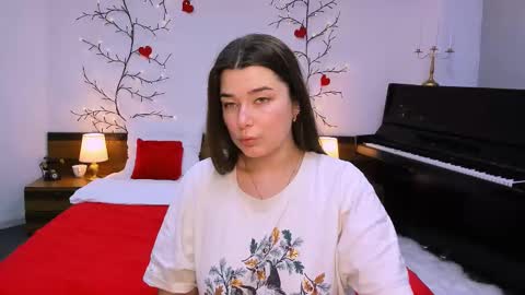 Snapshot of arigraynor chatting on March 2025 05:01:01 AM Ari online show from March 2025 05:01:01 AM