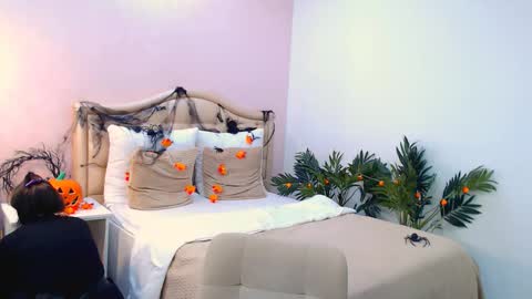 Snapshot of arigraynor chatting on October 2025 06:58:01 AM Ari online show from October 2025 06:58:01 AM