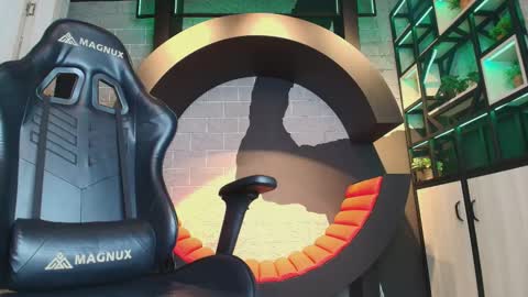 Arohom Lester online show from October 2025 11:00:01 AM