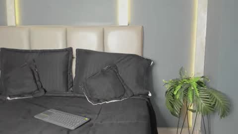 Arohom Lester online show from December 2025 11:19:01 AM