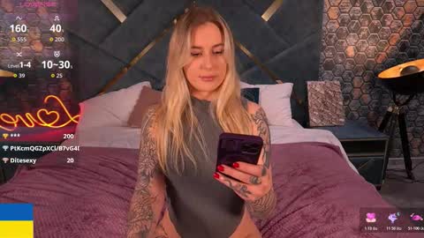 AROLINA online show from October 2025 10:01:01 PM