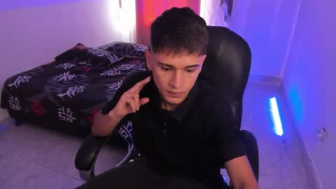 Aaron online show from December 2025 07:42:02 PM