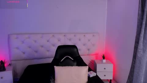 Aron cruz  online show from November 2025 01:54:01 PM