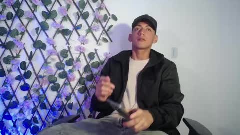 Snapshot of aron_gomez chatting on February 2025 04:26:02 AM aron online show from February 2025 04:26:02 AM