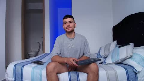 Aron Santoro online show from November 2025 02:08:01 PM