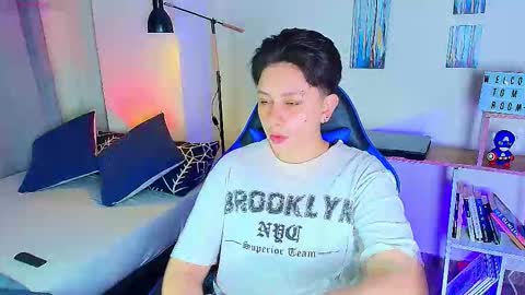 Snapshot of arontroy_wi chatting on January 2026 04:12:02 PM noah and ivy online show from January 2026 04:12:02 PM