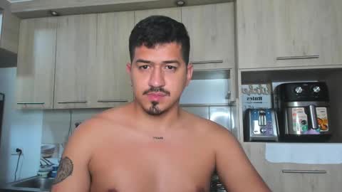 Snapshot of aronwilliams69 chatting on February 2025 06:26:02 AM ARON  Independent model  online show from February 2025 06:26:02 AM