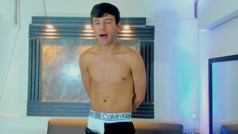 Aroon   online show from December 2025 08:26:01 PM