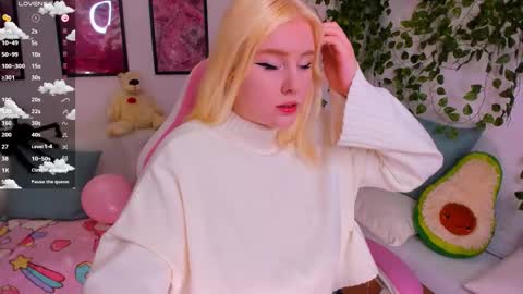 art_lovee_ online show from February 2026 01:43:01 AM