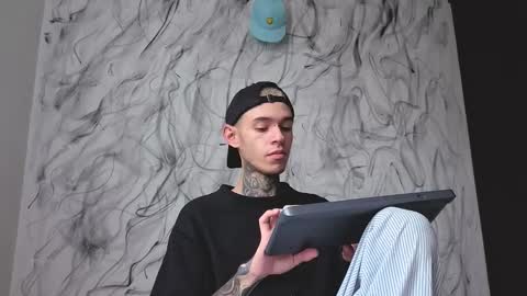   online show from October 2025 02:05:02 PM