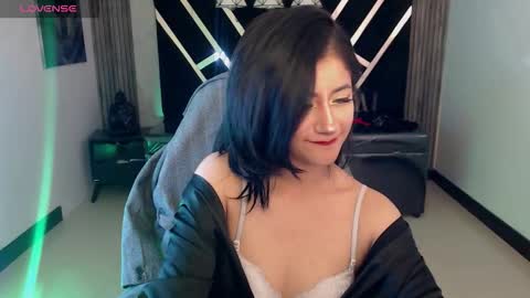 Snapshot of artemisa_ch1 chatting on November 2025 04:01:02 AM ARTEMISA online show from November 2025 04:01:02 AM