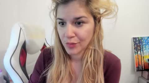 Snapshot of artsyandcraftsy_ chatting on October 2025 10:11:01 AM MIA online show from October 2025 10:11:01 AM