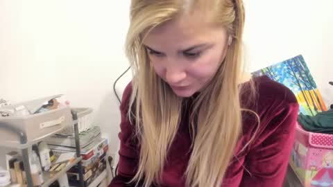 Snapshot of artsyandcraftsy_ chatting on October 2025 11:05:01 PM MIA online show from October 2025 11:05:01 PM