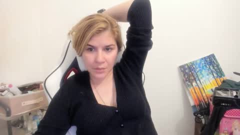 Snapshot of artsyandcraftsy_ chatting on October 2025 09:03:01 PM MIA online show from October 2025 09:03:01 PM