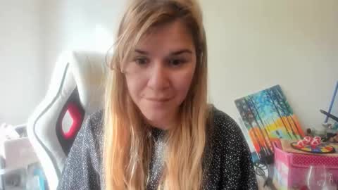 Snapshot of artsyandcraftsy_ chatting on October 2025 12:02:02 PM MIA online show from October 2025 12:02:02 PM