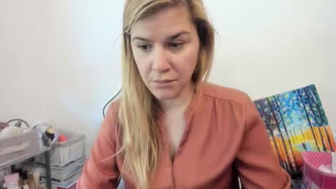 Snapshot of artsyandcraftsy_ chatting on November 2025 10:36:01 AM MIA online show from November 2025 10:36:01 AM