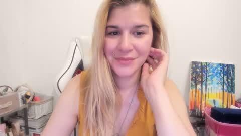 Snapshot of artsyandcraftsy_ chatting on November 2025 11:32:01 PM MIA online show from November 2025 11:32:01 PM