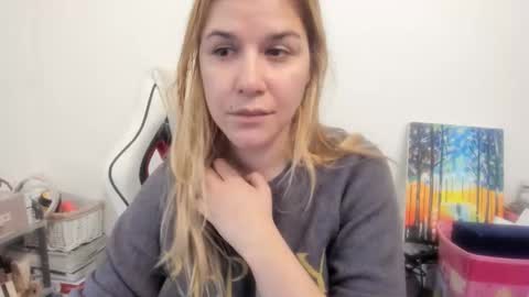 Snapshot of artsyandcraftsy_ chatting on November 2025 11:38:02 AM MIA online show from November 2025 11:38:02 AM