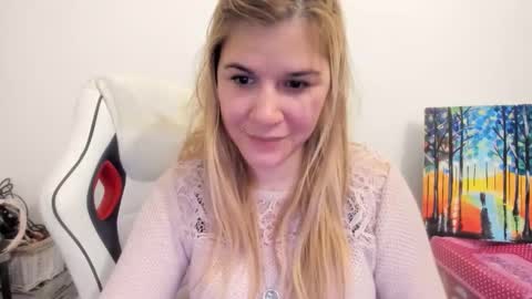 Snapshot of artsyandcraftsy_ chatting on November 2025 07:25:01 PM MIA online show from November 2025 07:25:01 PM