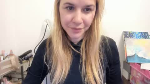 Snapshot of artsyandcraftsy_ chatting on November 2025 11:28:01 PM MIA online show from November 2025 11:28:01 PM