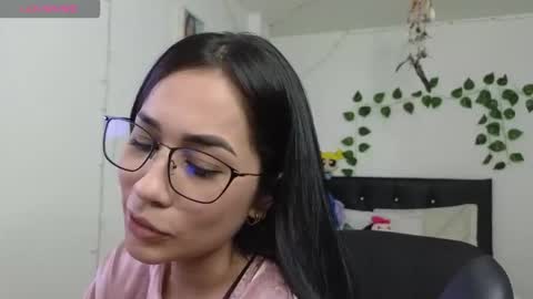 Snapshot of asenaesmee chatting on November 2025 05:37:02 PM Asena online show from November 2025 05:37:02 PM