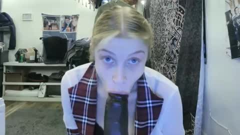 Ashlee Wolf online show from November 2025 05:49:01 AM