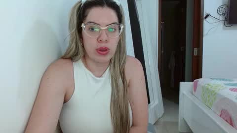 Snapshot of ashlymoon chatting on December 2024 03:12:01 PM AshlyMoon online show from December 2024 03:12:01 PM