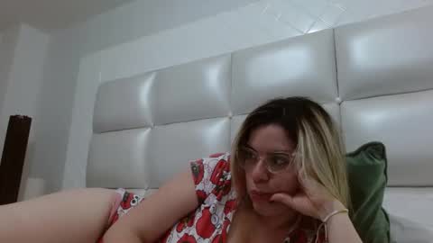 Snapshot of ashlymoon chatting on January 2025 04:26:01 AM AshlyMoon online show from January 2025 04:26:01 AM