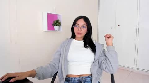 Camila online show from December 2024 01:54:01 PM